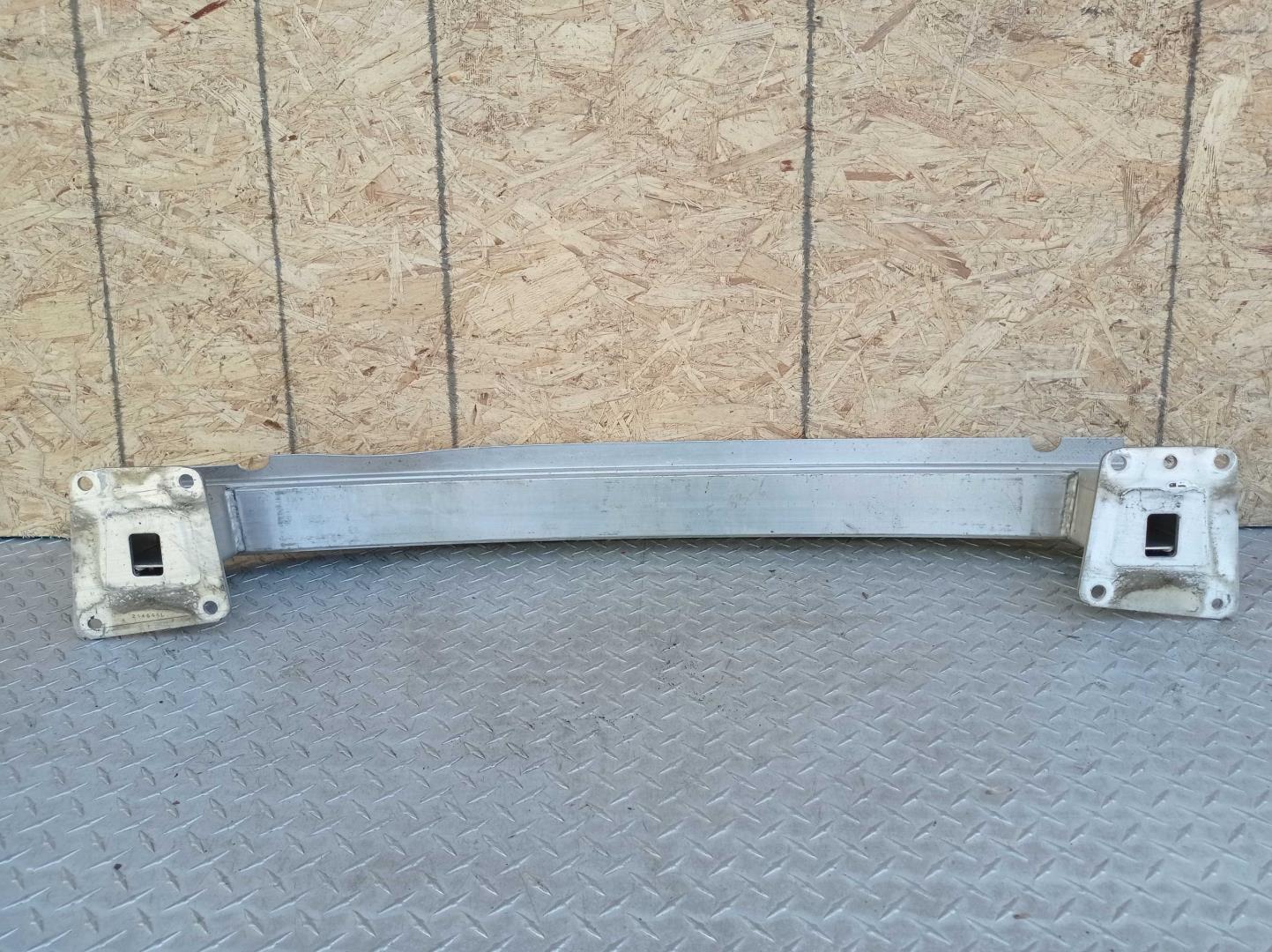 Усилитель заднего бампера