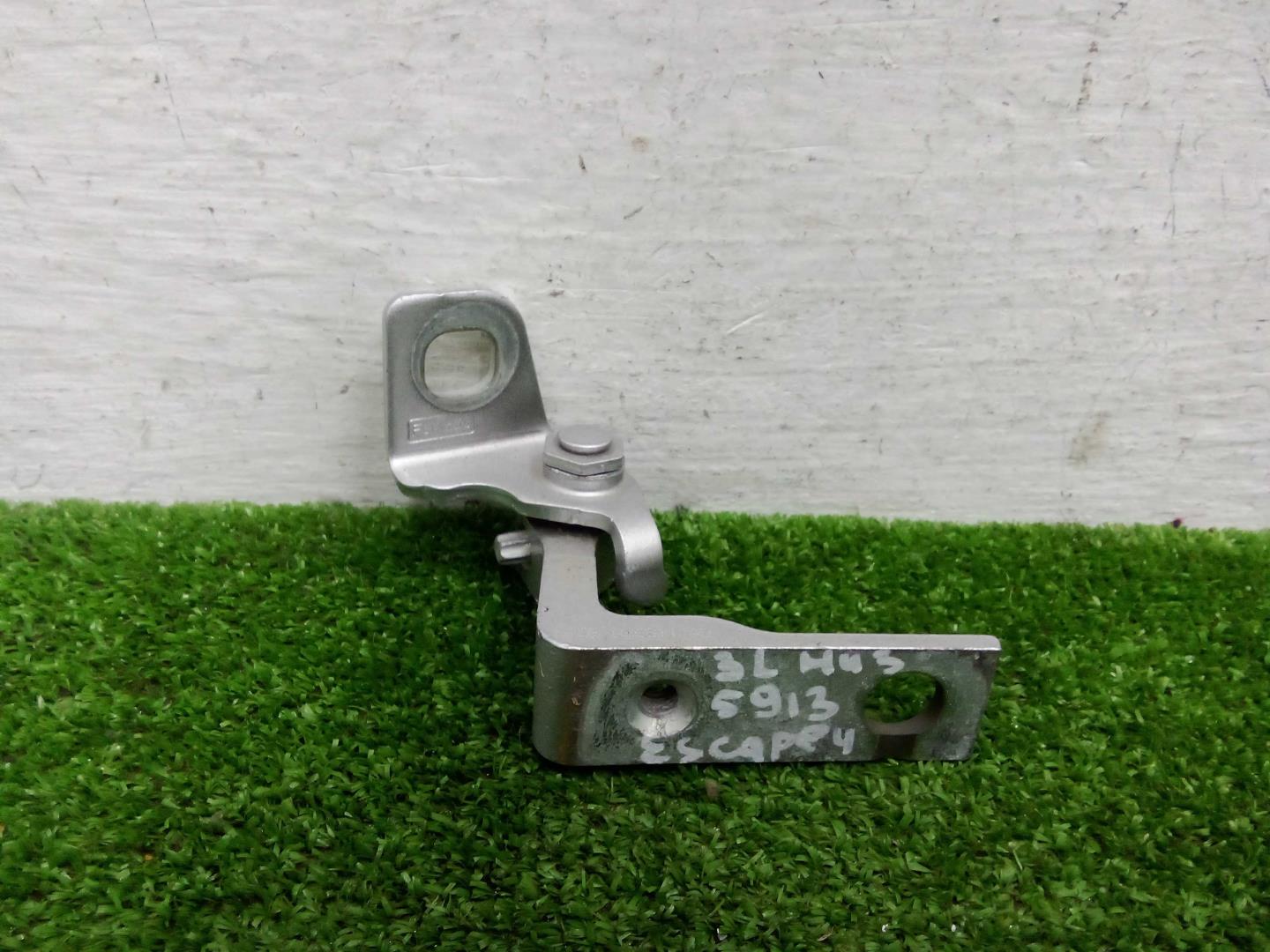 Петля двери