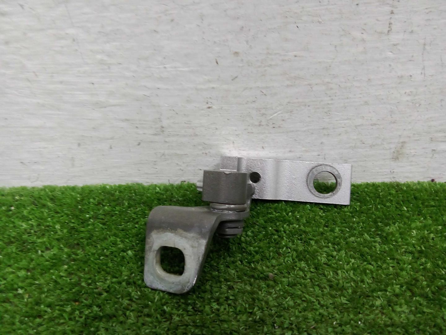 Петля двери