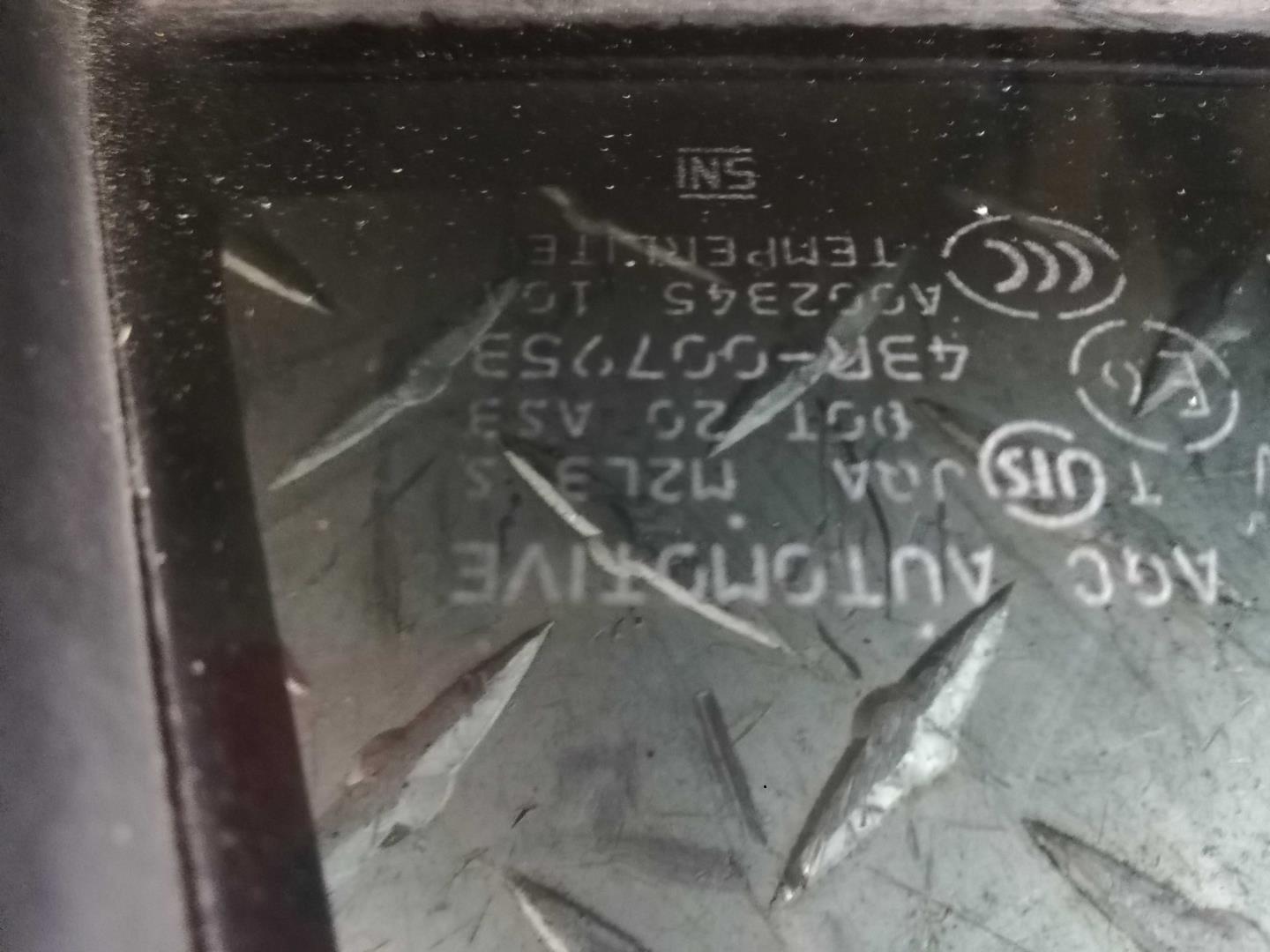 Стекло двери задней левой