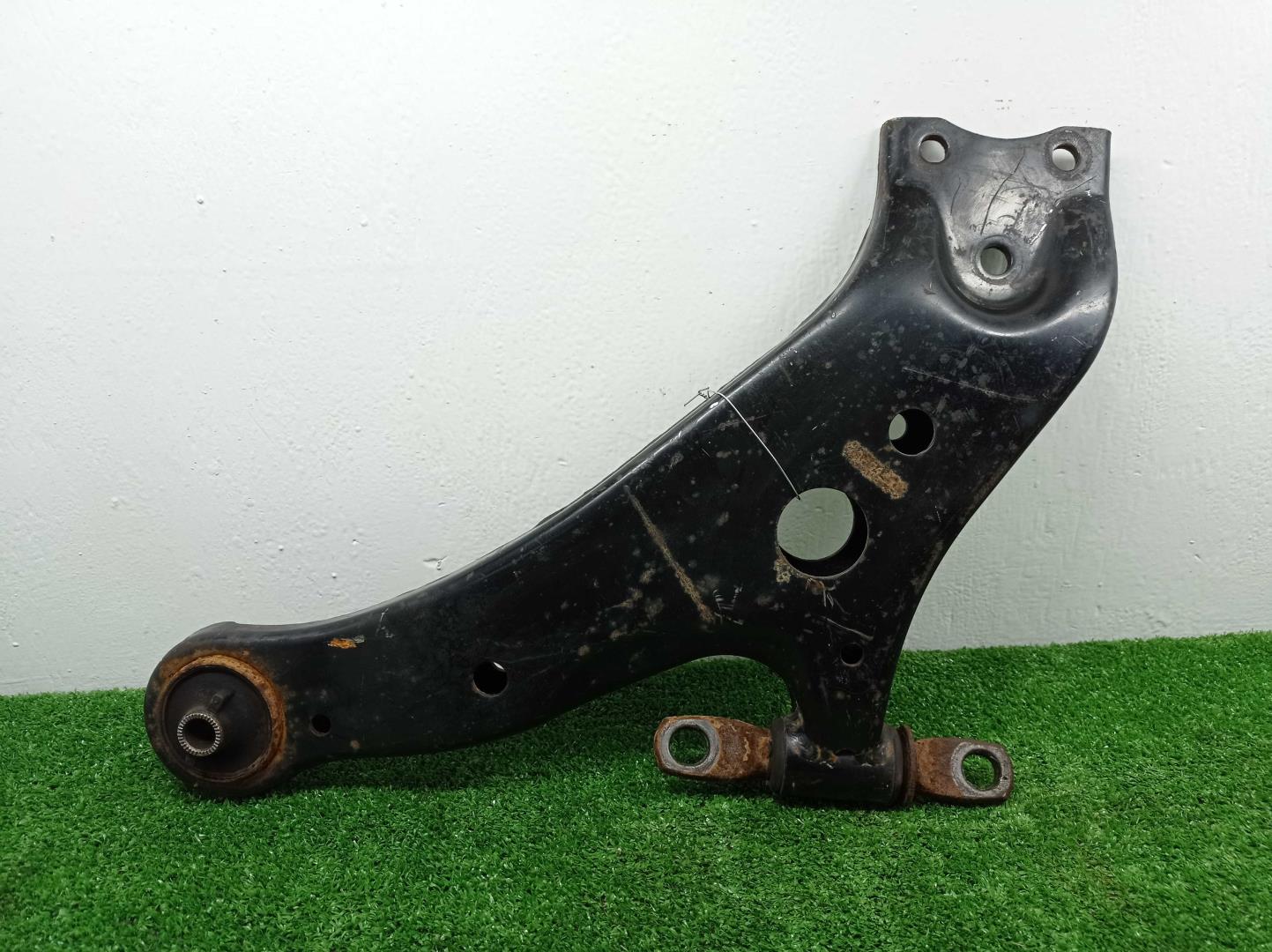 Рычаг передний нижний левый