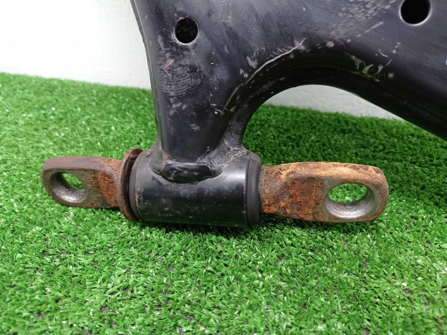 Рычаг передний нижний левый