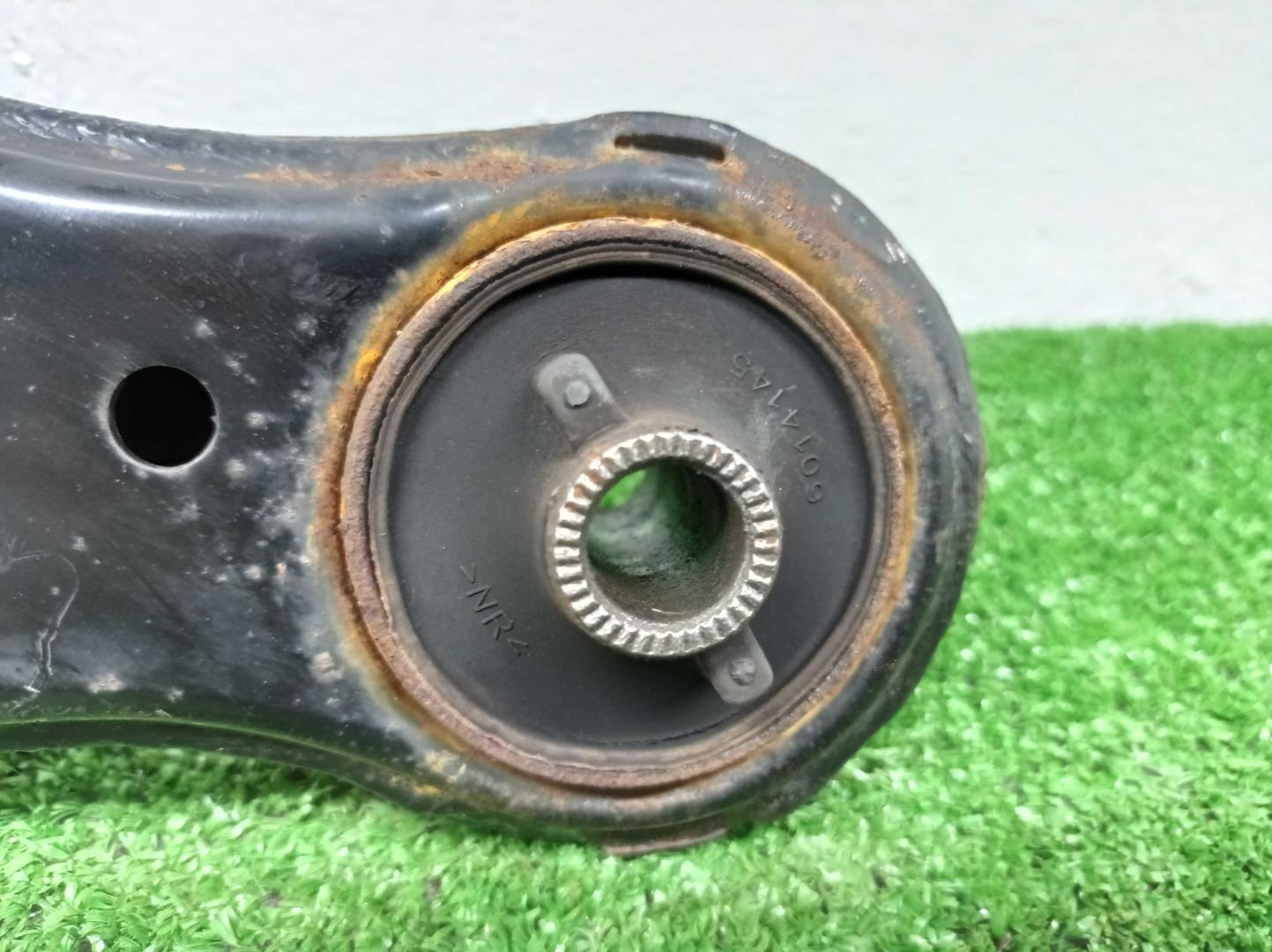 Рычаг передний нижний левый