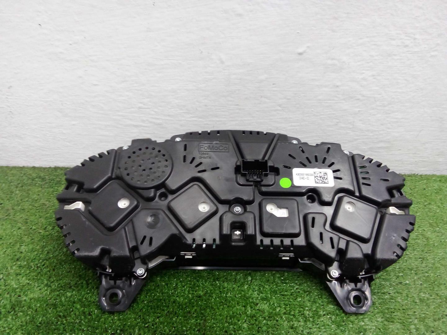 Панель приборов