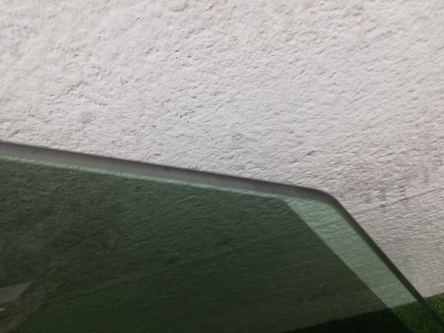 Стекло двери передней правой