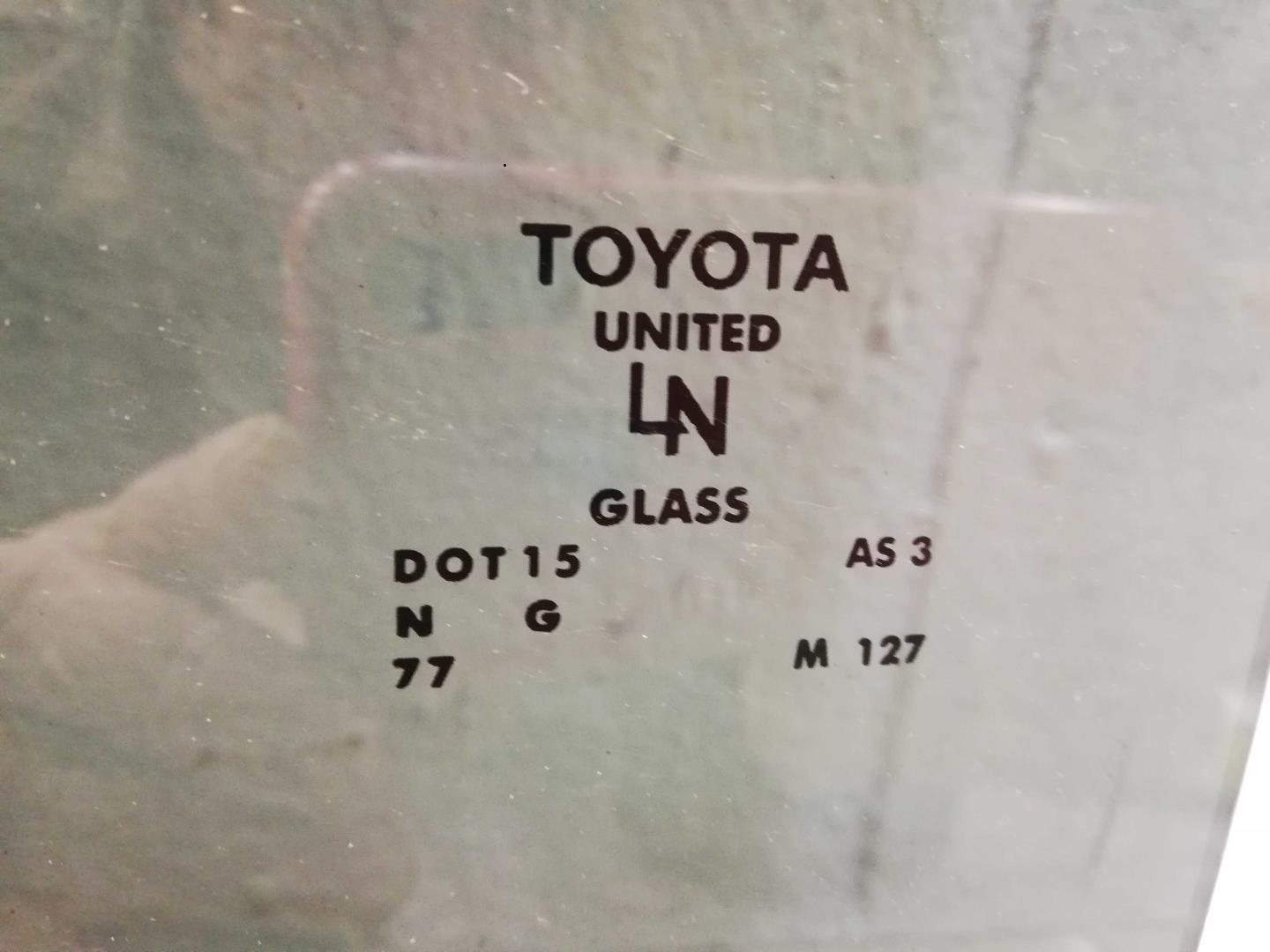 Стекло двери задней левой