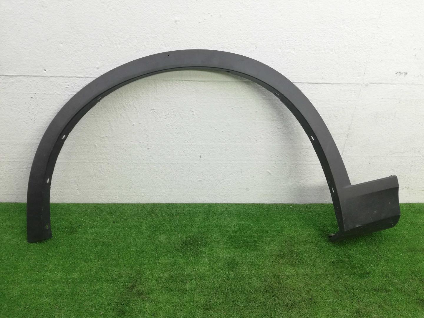 Накладка переднего крыла левого