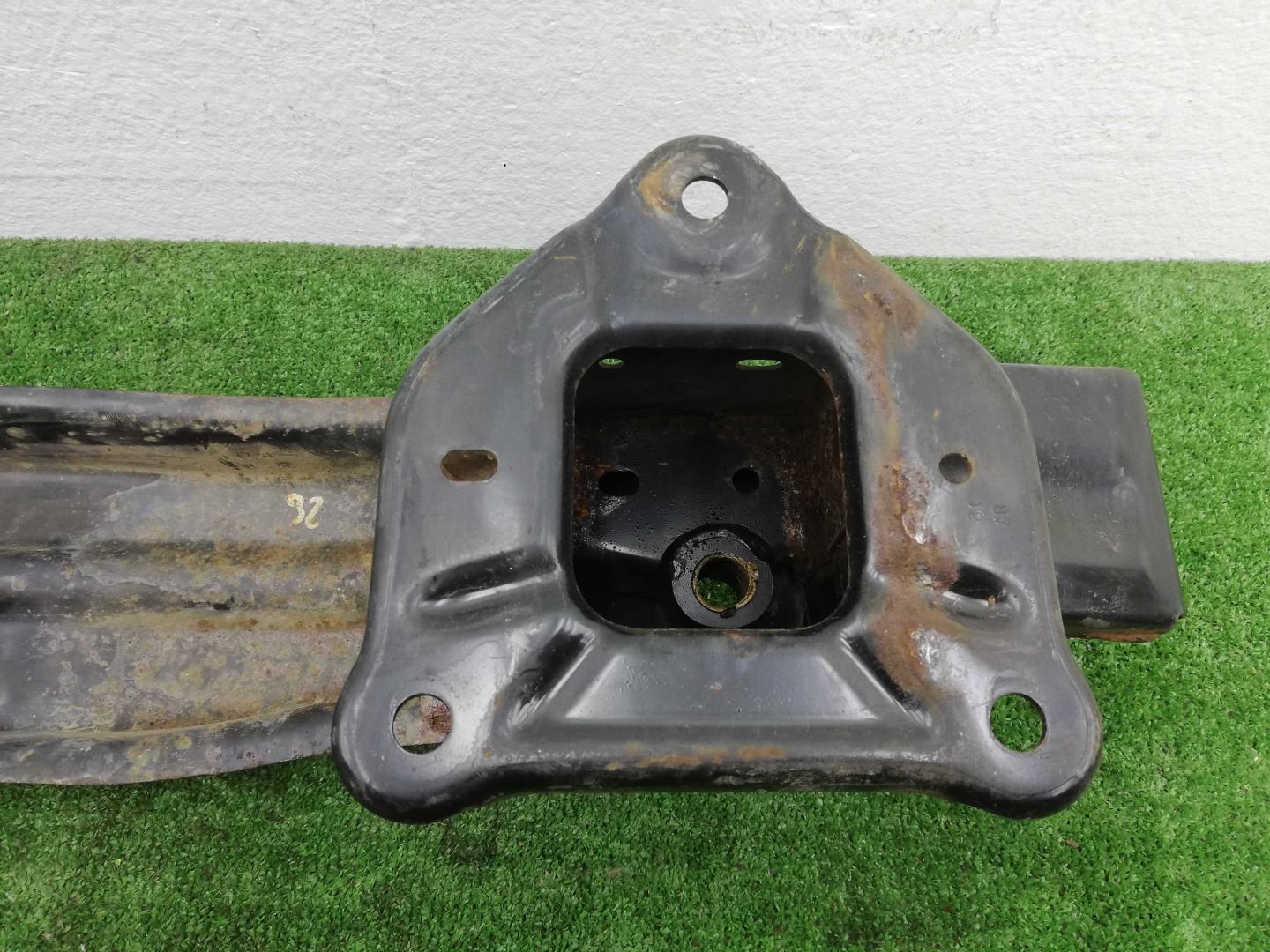 Усилитель заднего бампера