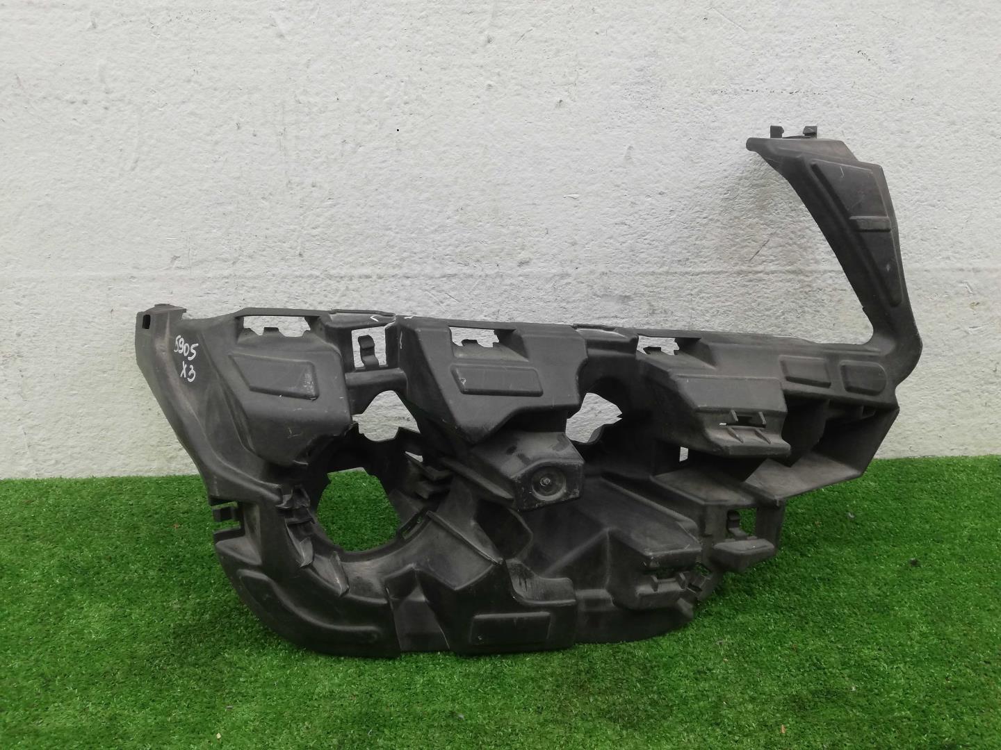 Кронштейн переднего бампера