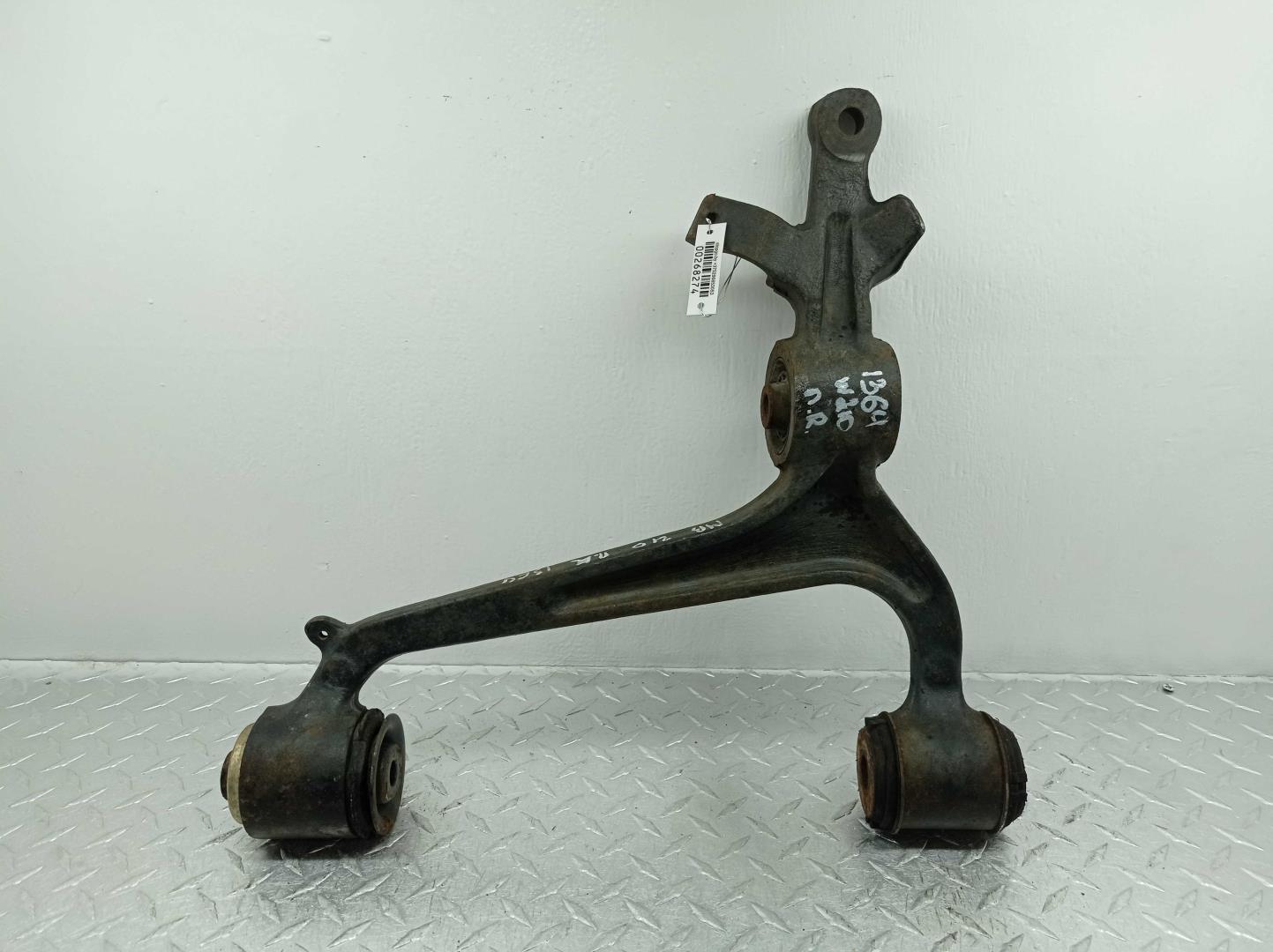 Рычаг передний нижний правый