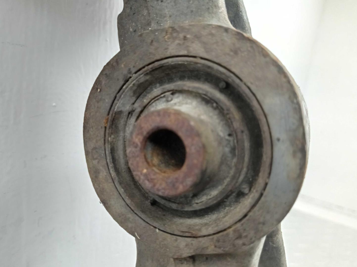 Рычаг передний нижний правый