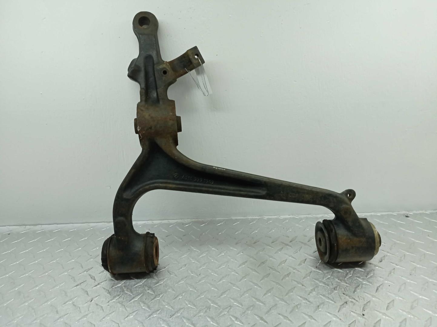 Рычаг передний нижний правый