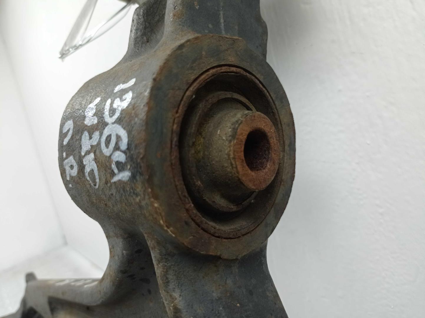 Рычаг передний нижний правый