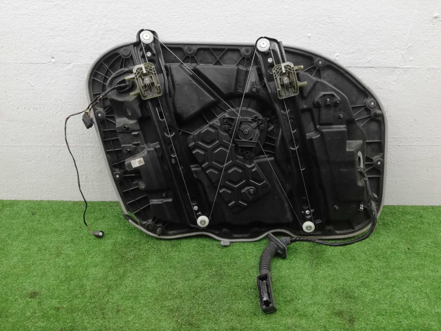 Стеклоподъемник электр. передний правый