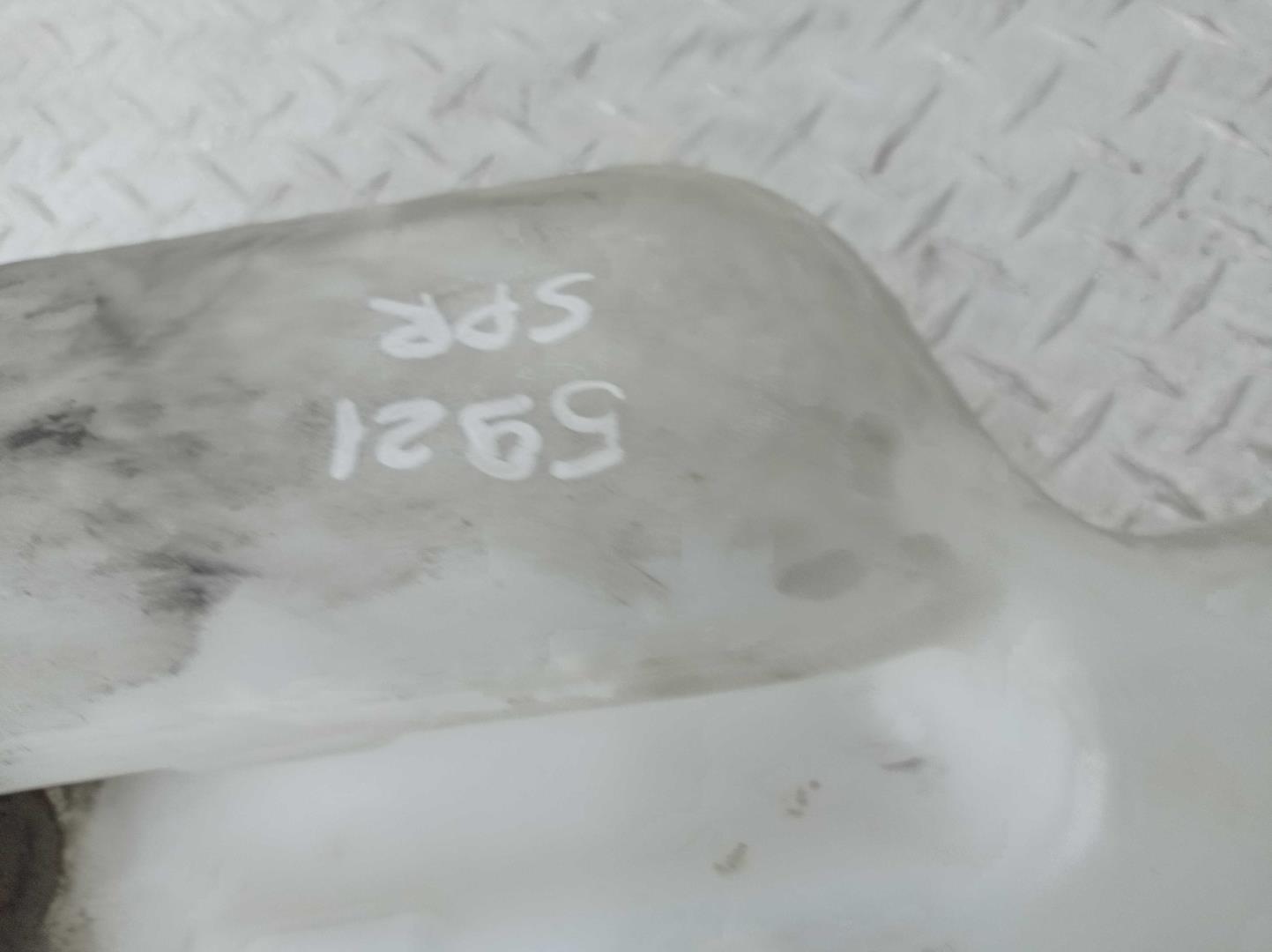 Бачок омывателя лобового стекла