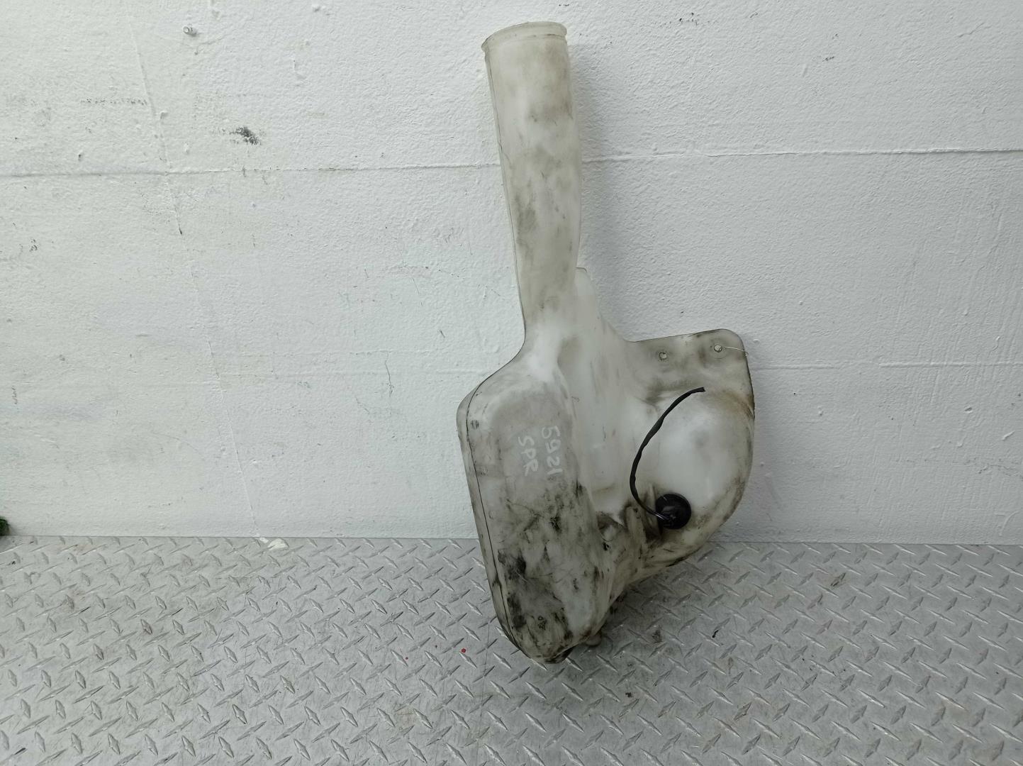 Бачок омывателя лобового стекла