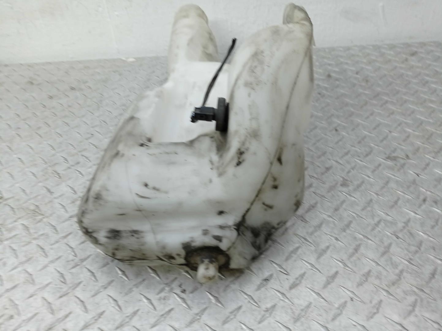 Бачок омывателя лобового стекла