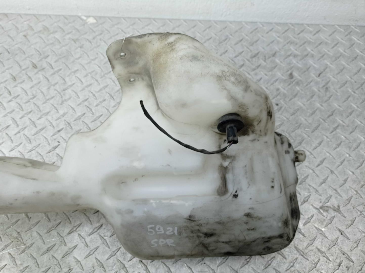 Бачок омывателя лобового стекла