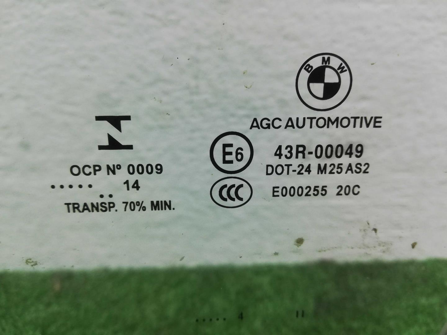 Стекло двери передней левой