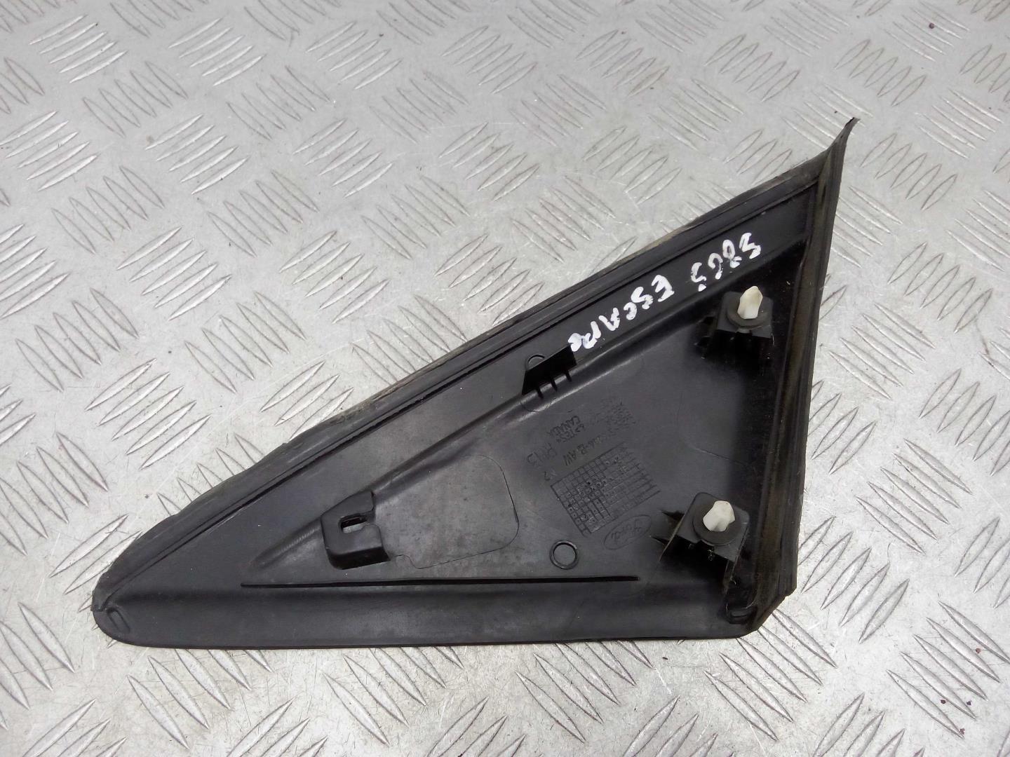 Накладка переднего крыла правого