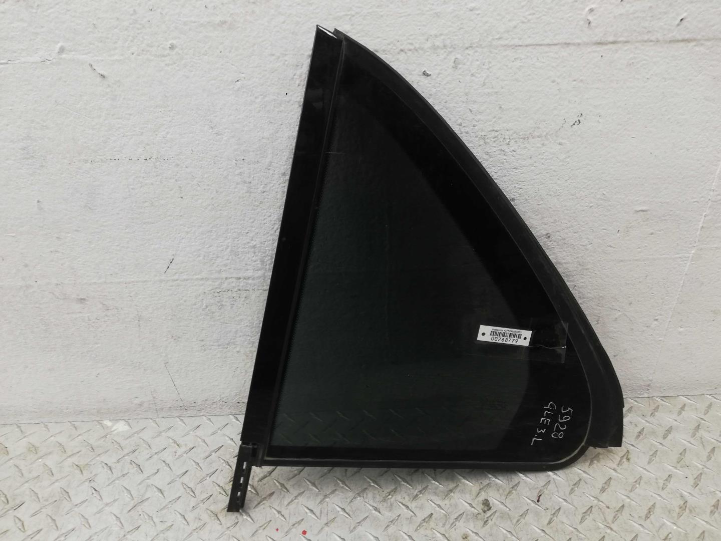 Стекло двери задней левой