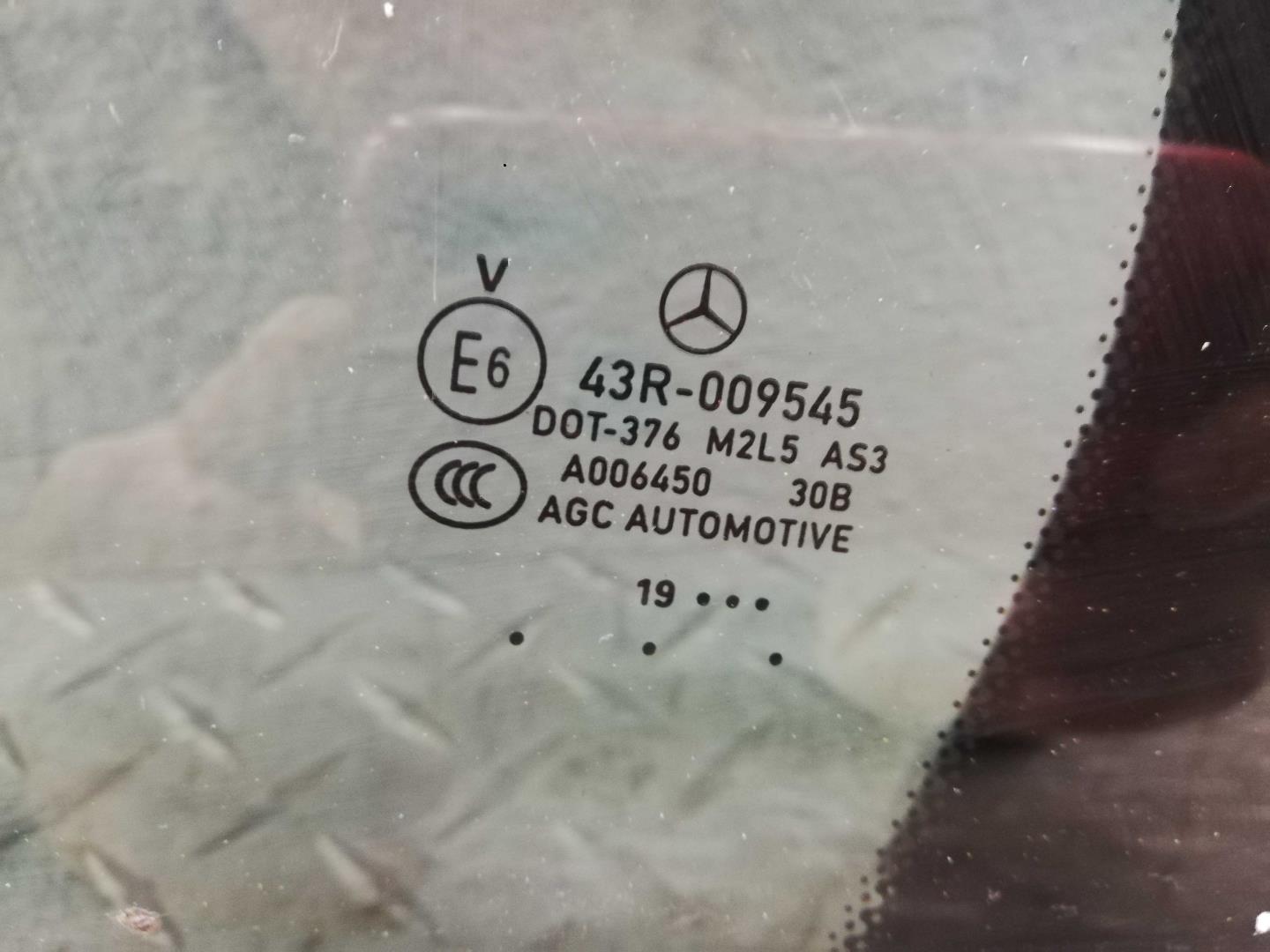 Стекло двери задней левой