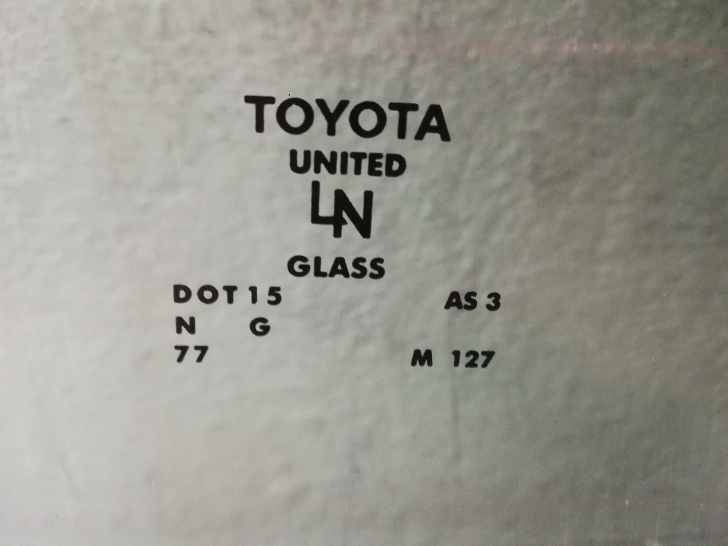 Стекло двери задней правой