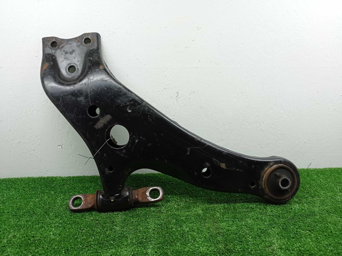 Рычаг передний нижний правый