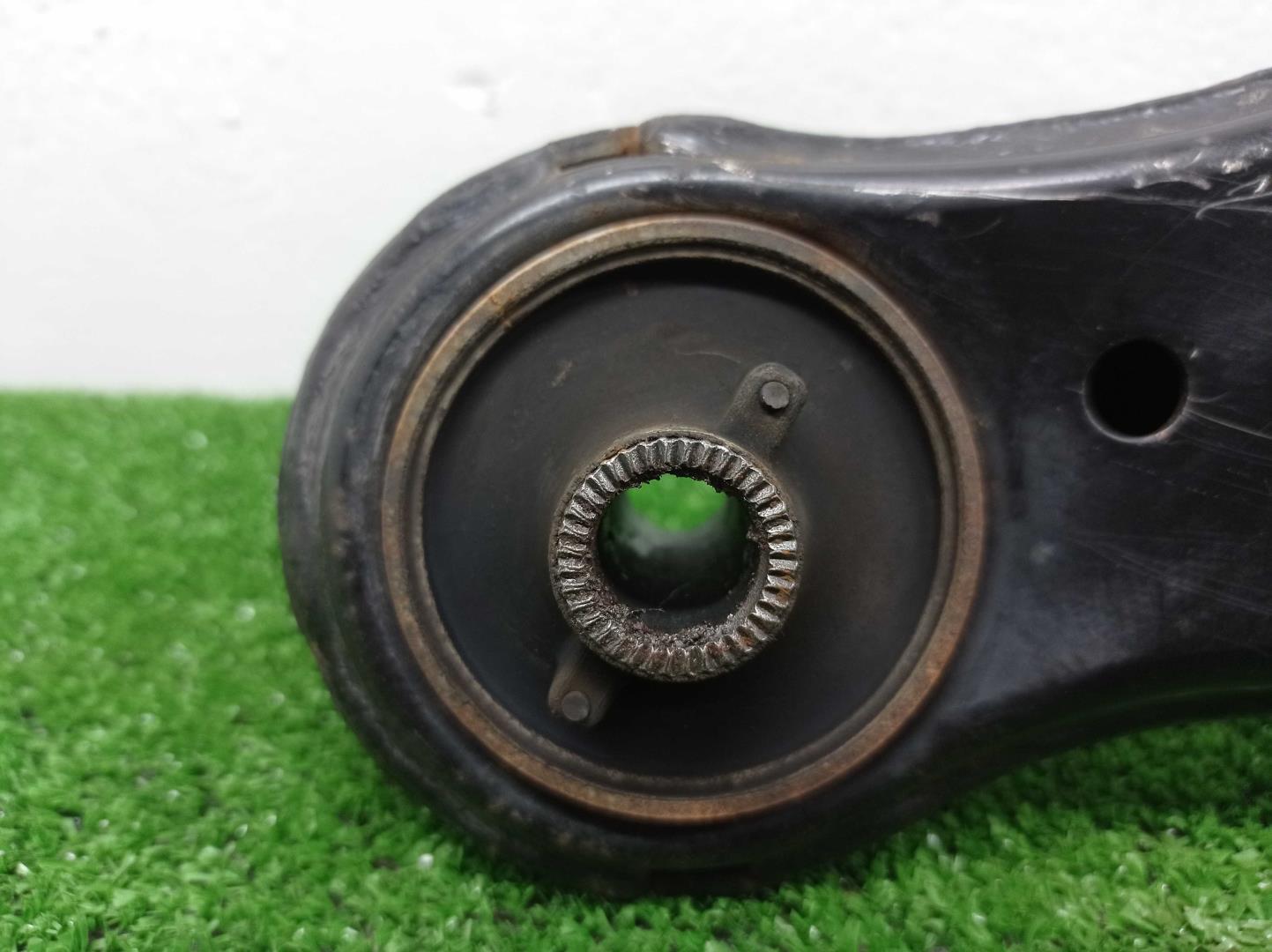 Рычаг передний нижний правый