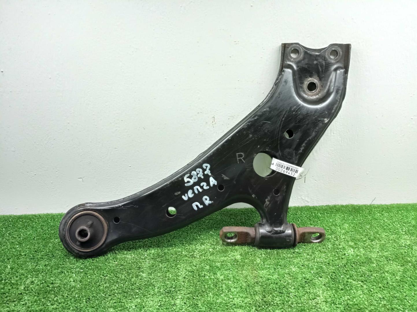 Рычаг передний нижний правый