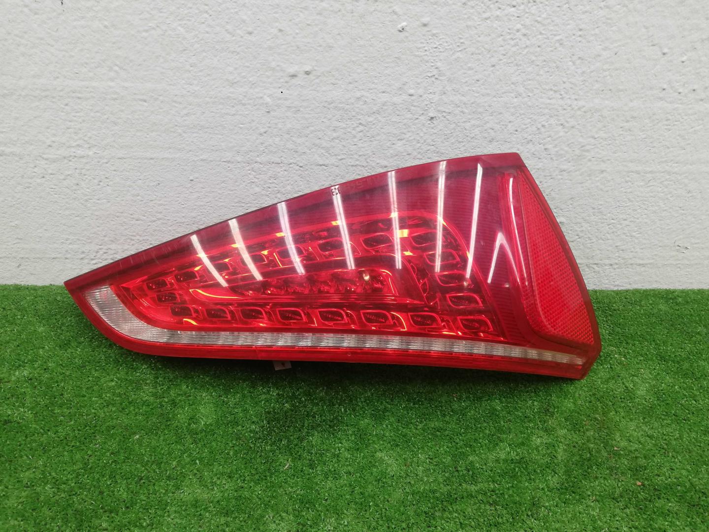 Фонарь задний внутренний левый