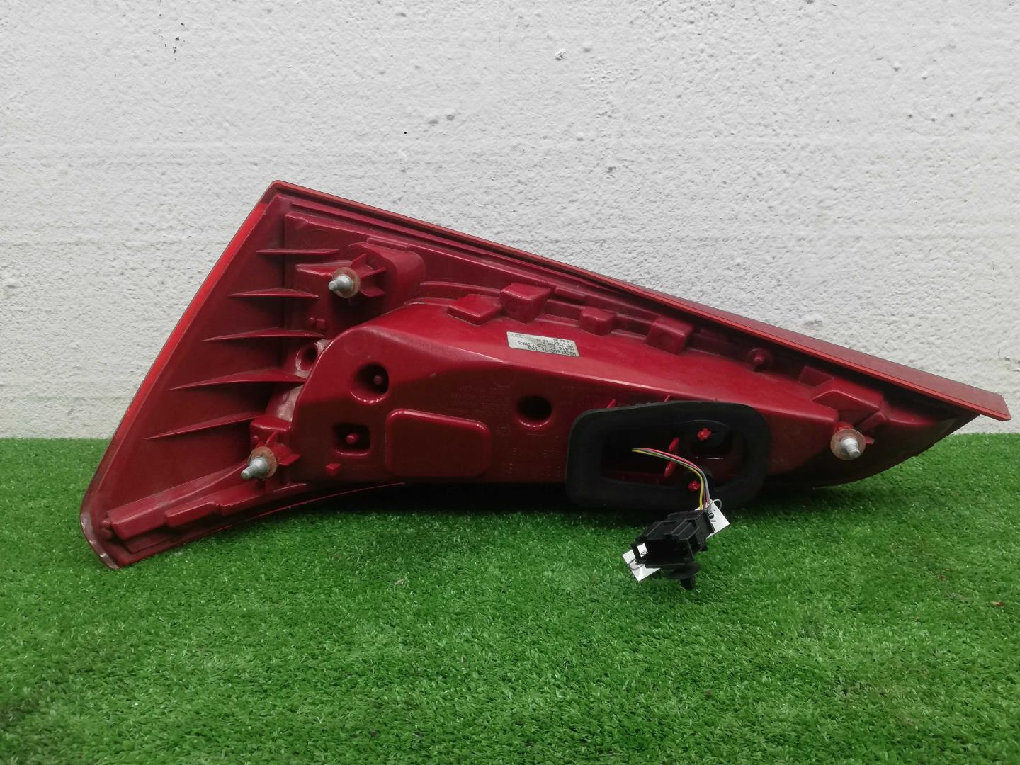 Фонарь задний внутренний левый