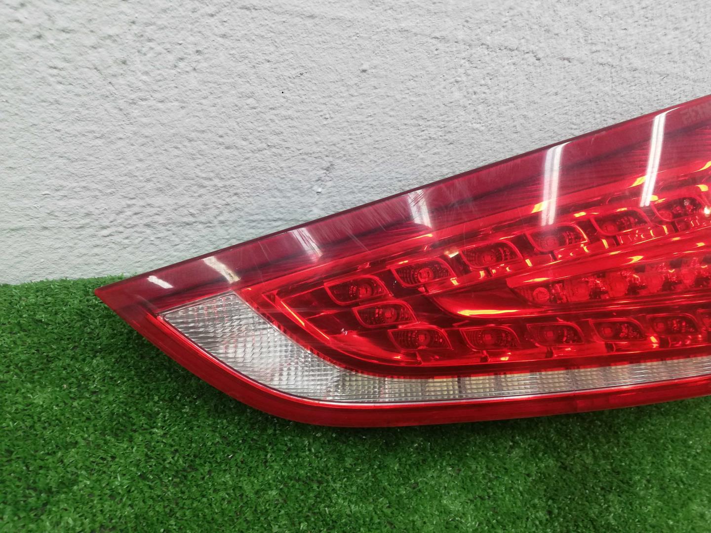 Фонарь задний внутренний левый