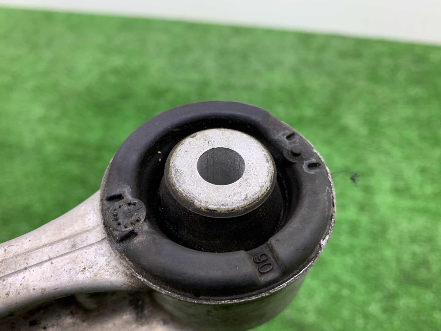 Рычаг передний верхний левый