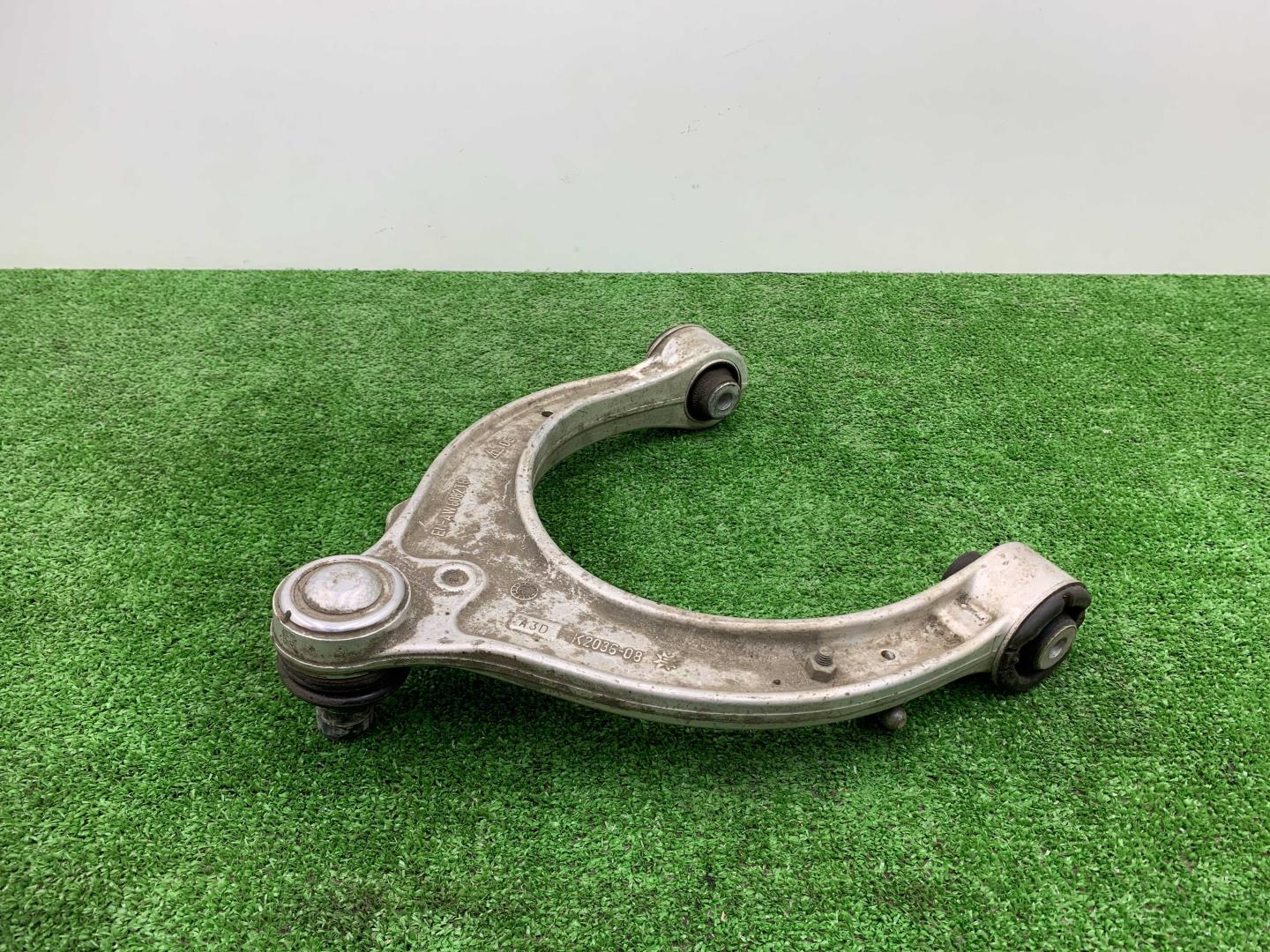 Рычаг передний верхний левый