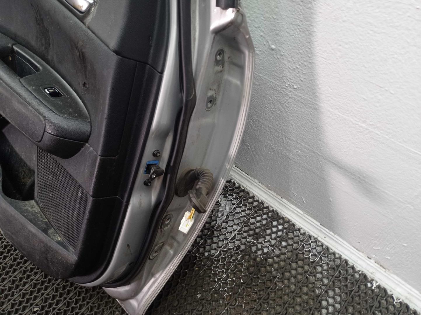 Замок двери задней левой