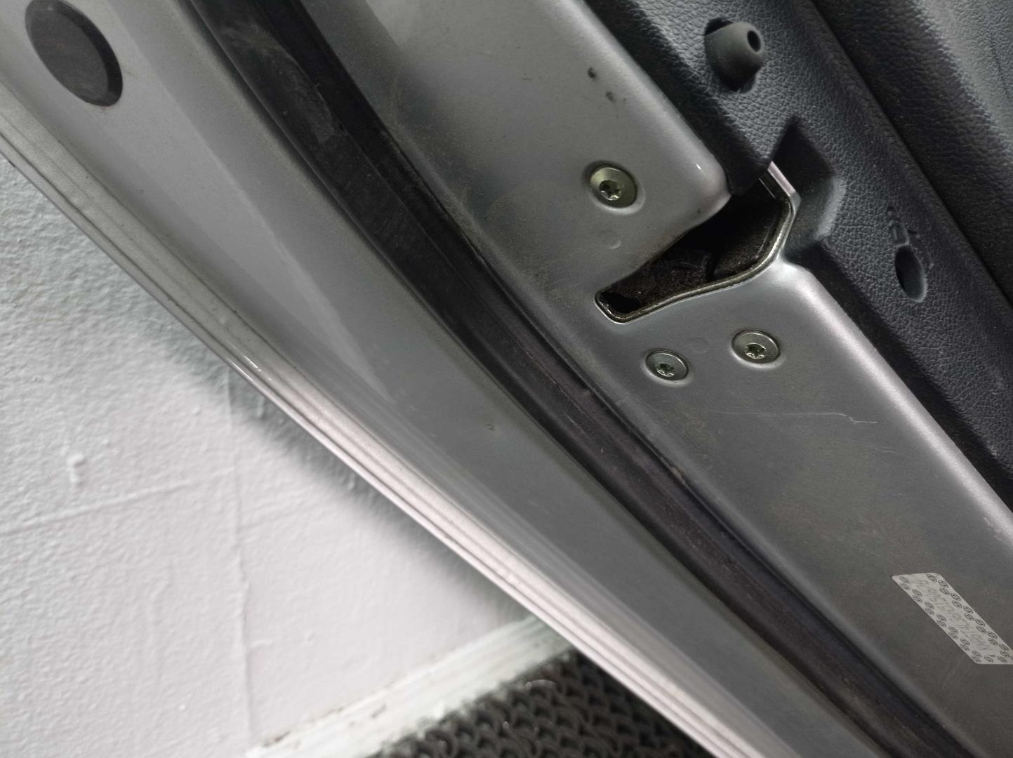 Ограничитель двери