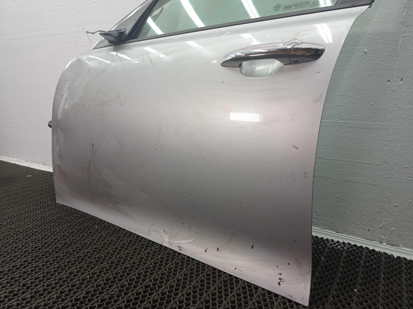 Замок двери передней левой