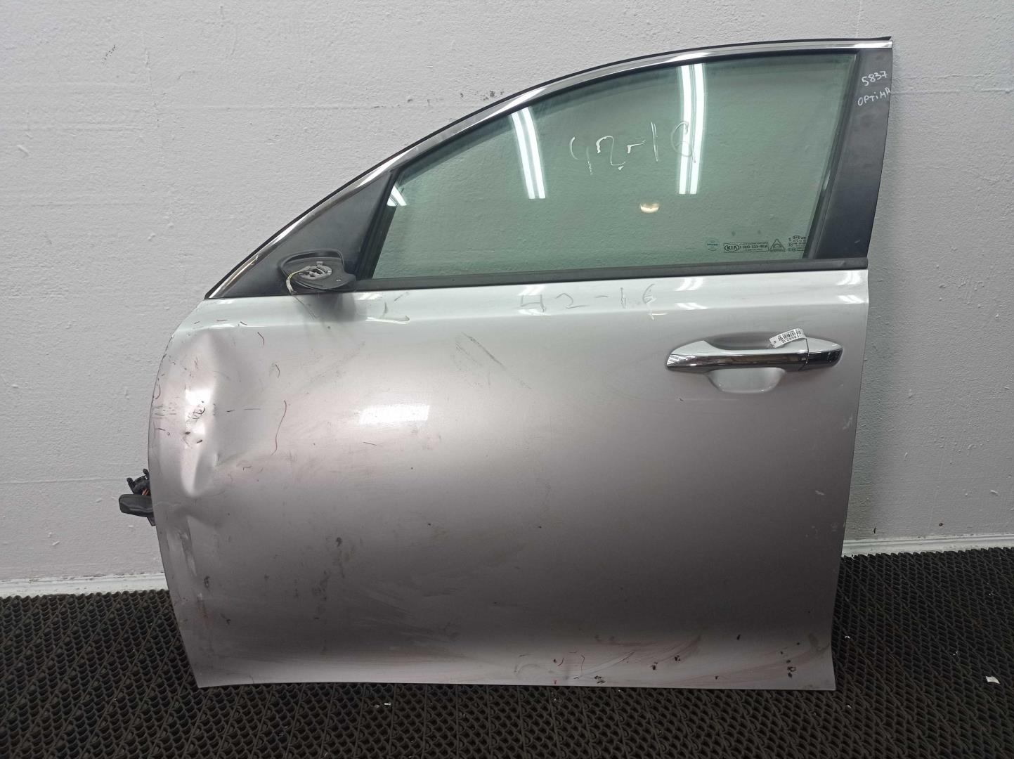 Замок двери передней левой