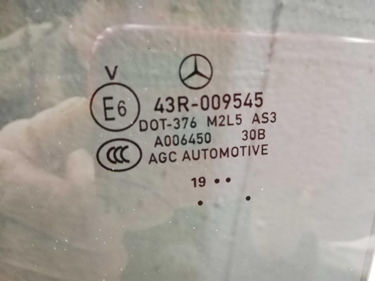 Стекло двери задней левой