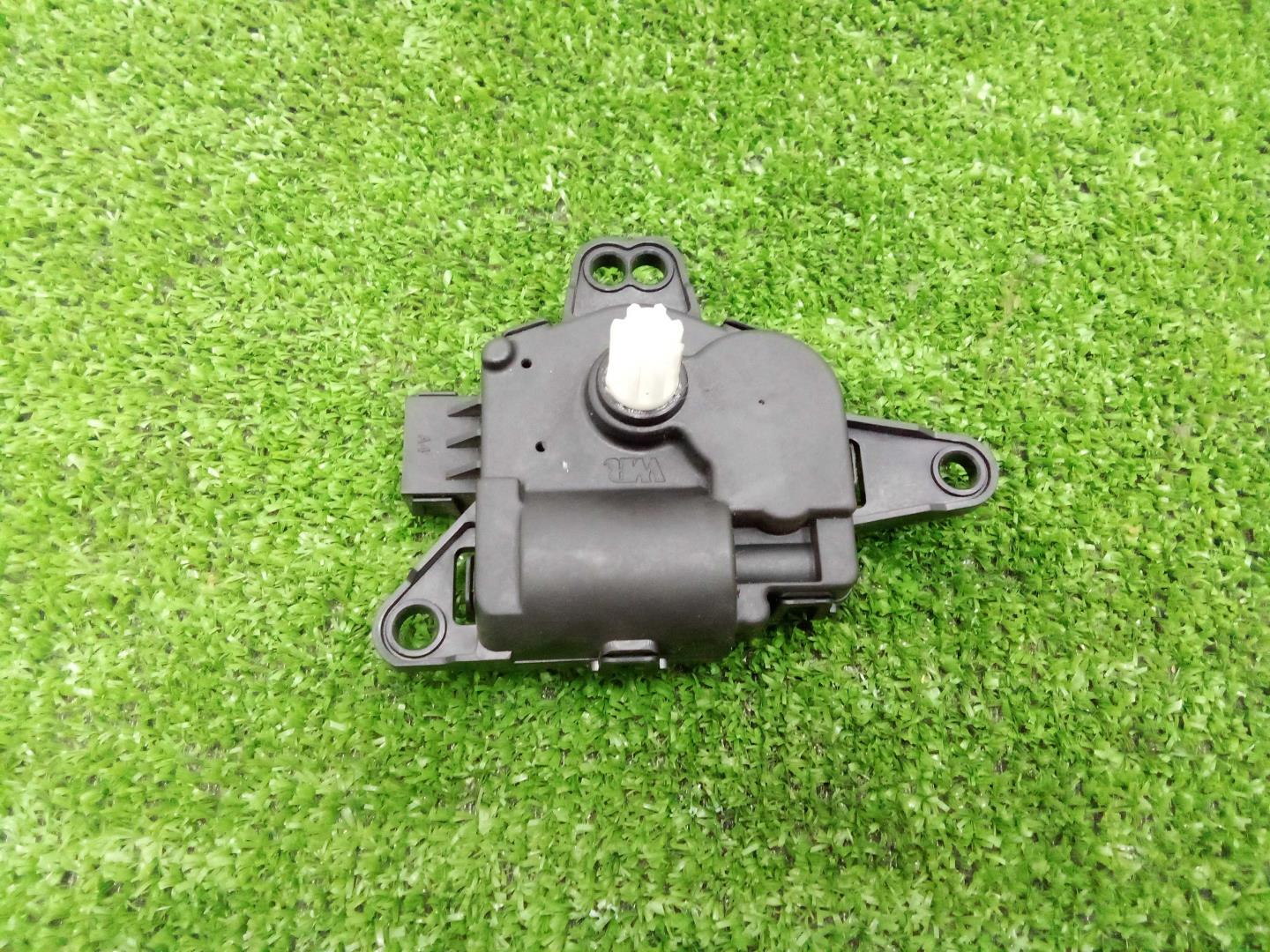 Моторчик заслонки печки