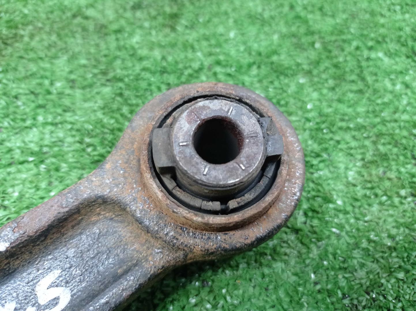 Рычаг задний левый