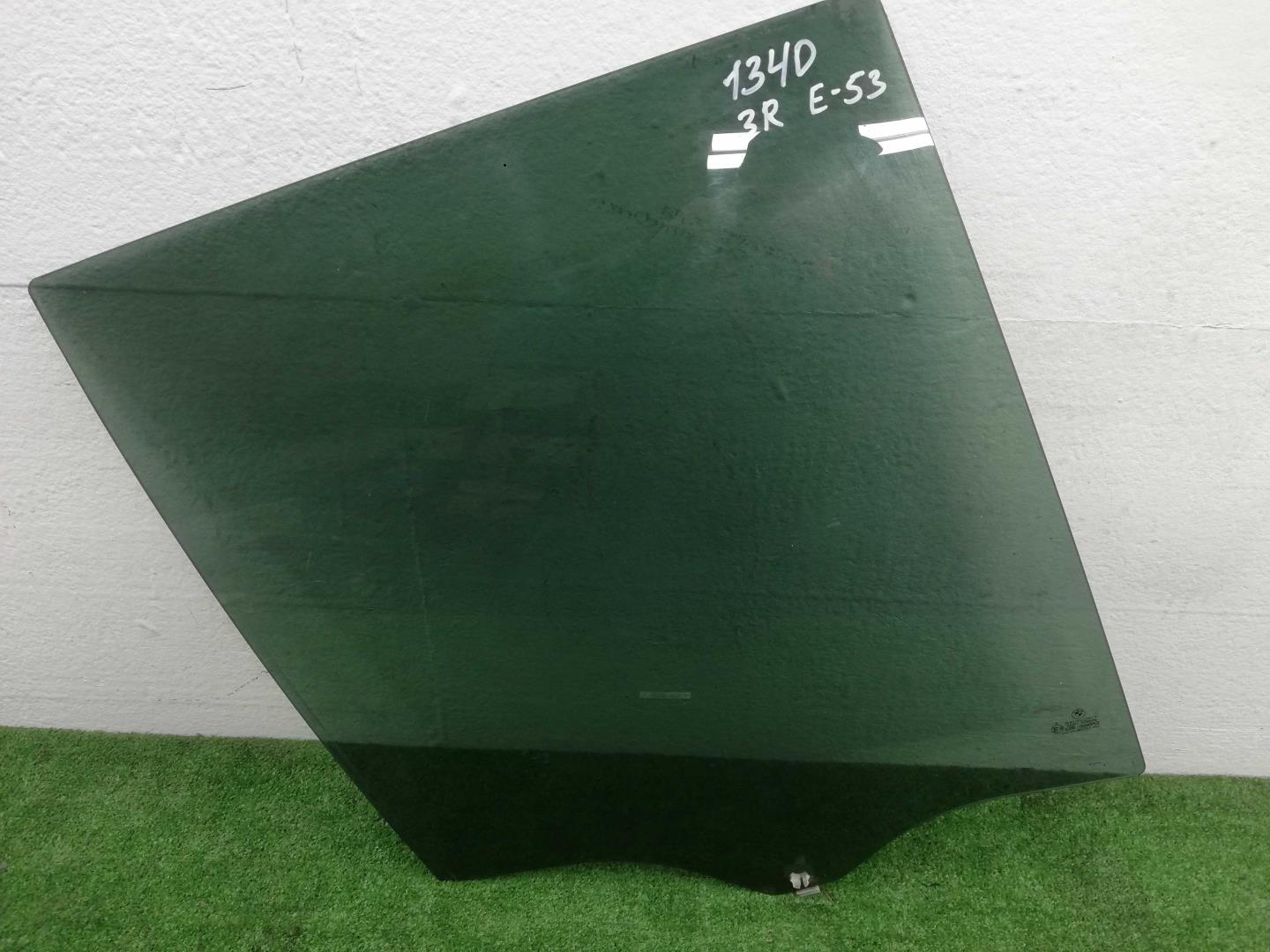 Стекло двери задней правой