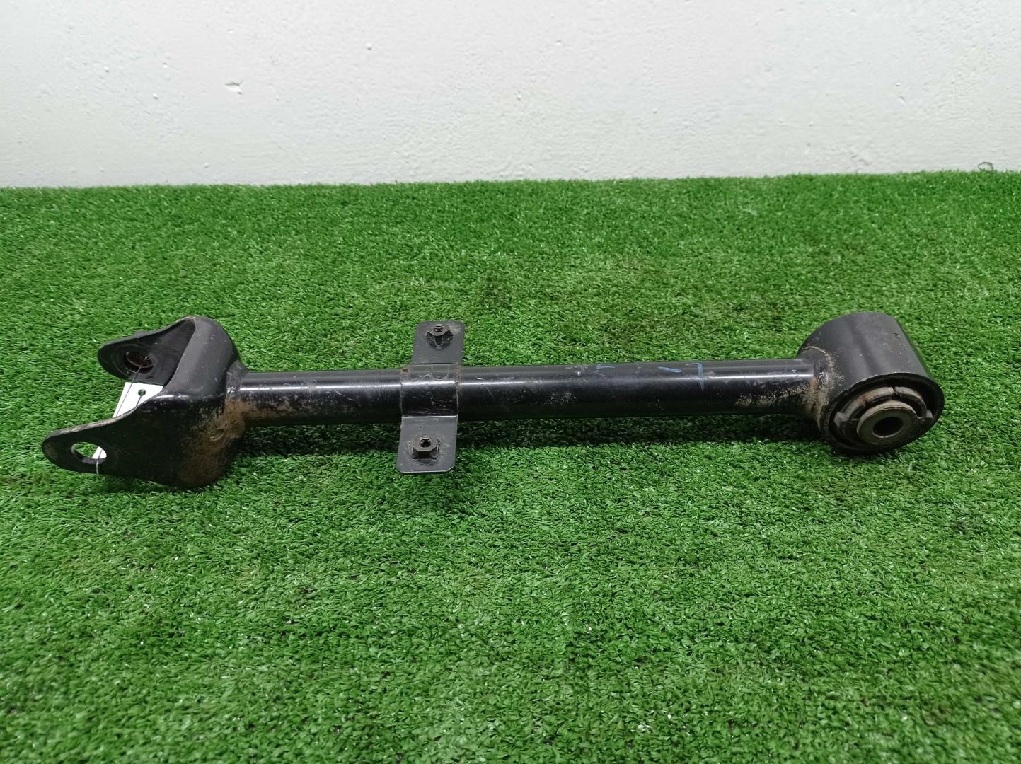 Рычаг задний правый