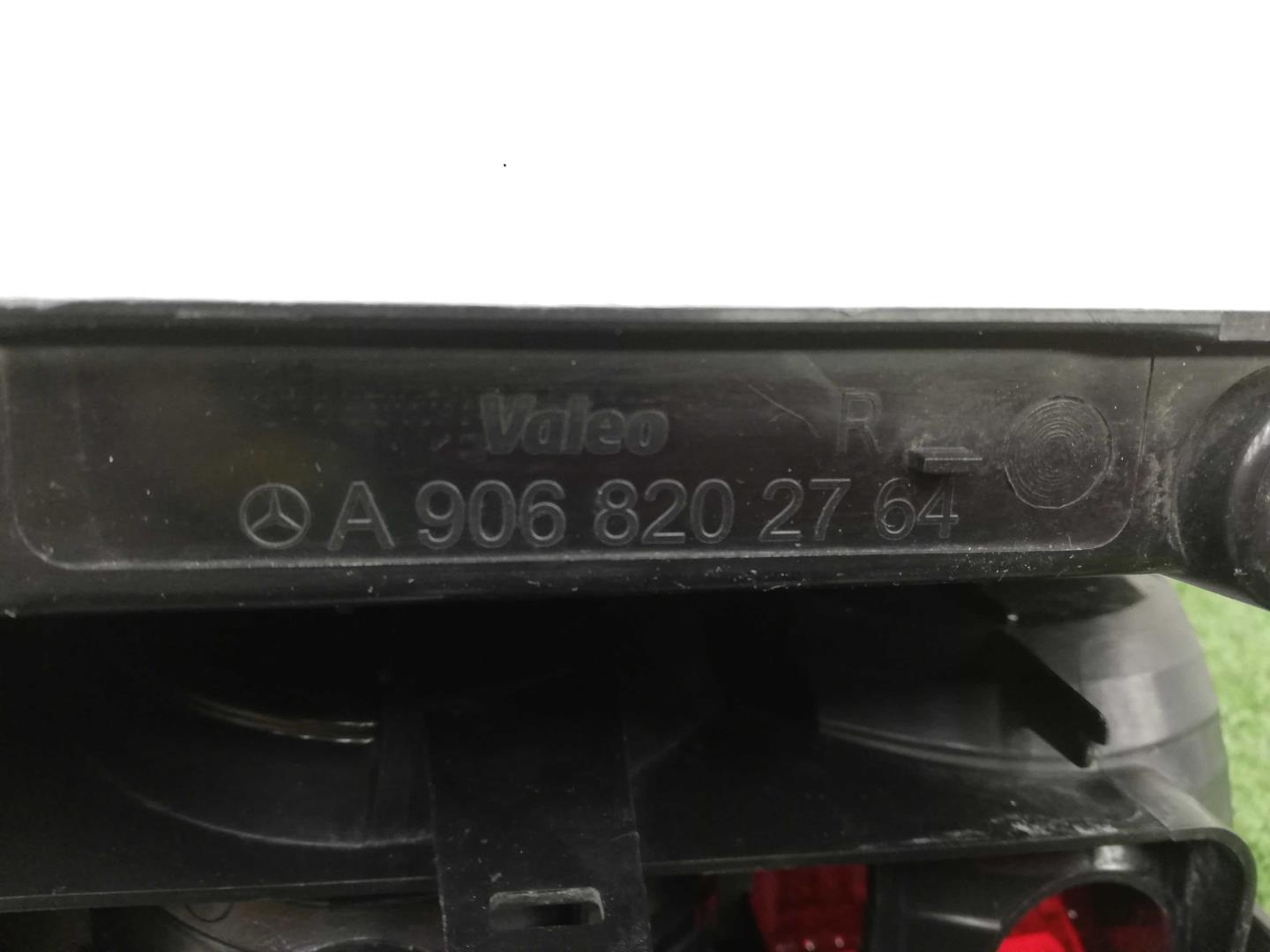 Фонарь задний наружный правый