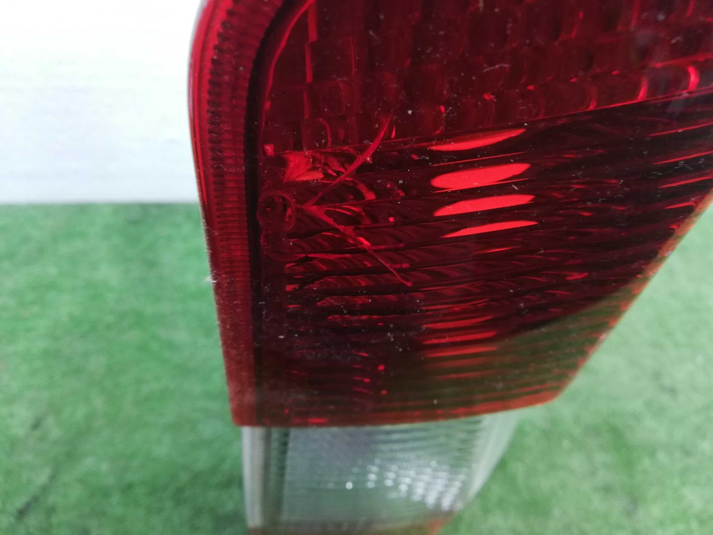 Фонарь задний наружный правый