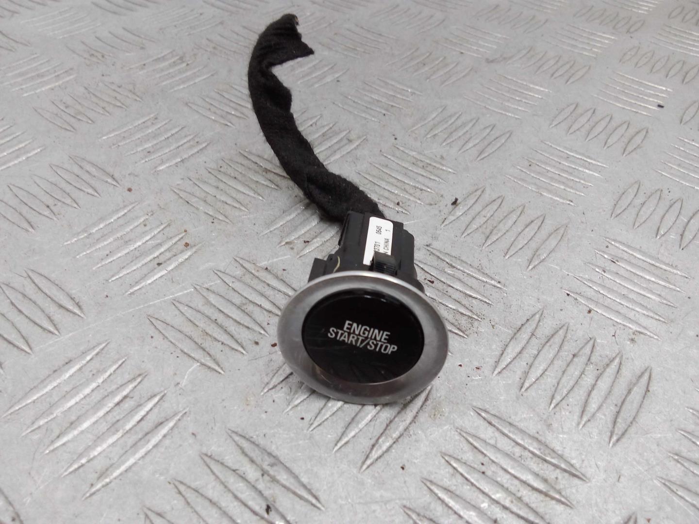 Кнопка запуска двигателя