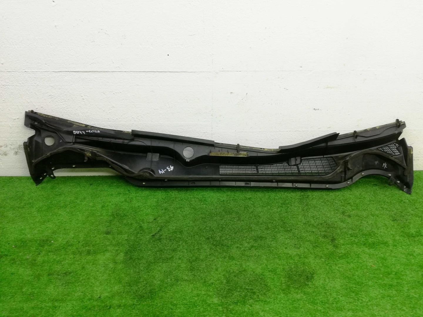 Решетка стеклоочистителей (Жабо)