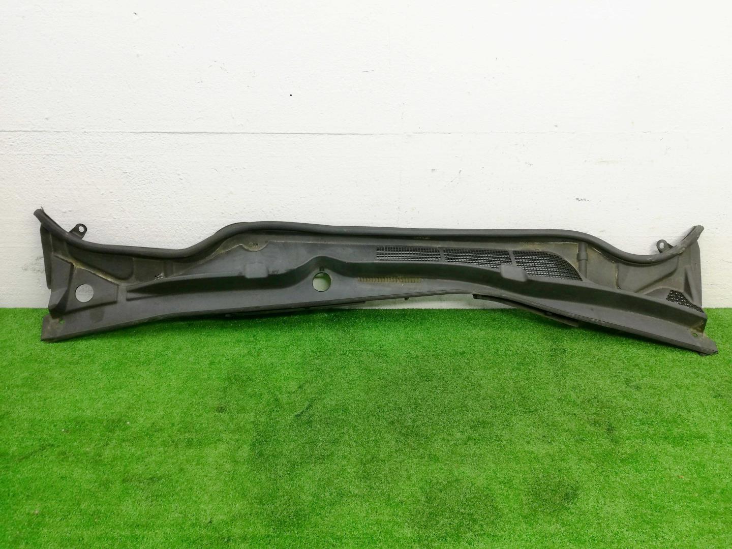 Решетка стеклоочистителей (Жабо)