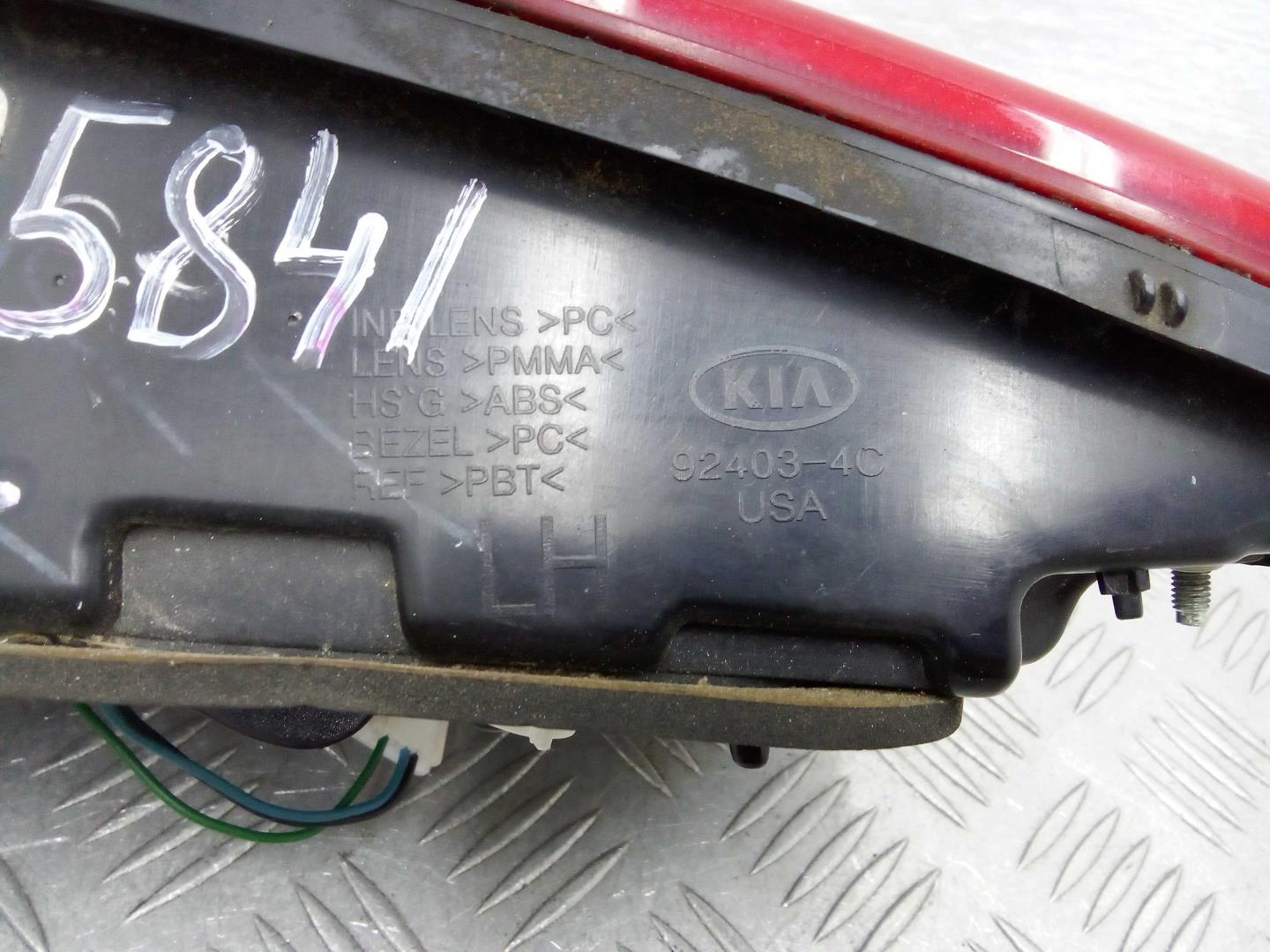 Фонарь задний внутренний левый